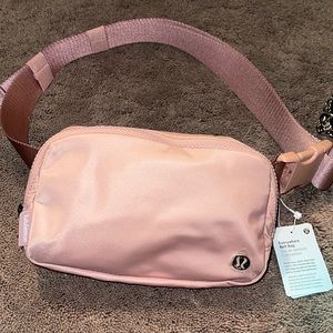 SEALED LULULEMON PINK PASTEL BELT BAG NWT NEW ONE SIZE EVERYWHERE NEVER OPENED